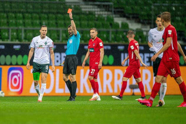 GER, Werder Bremen vs FC Heidenheim, Football, Bundesliga Religation, 2019 2020, 02 07 2020 Yellow Red Card for Niklas Moisander SV Werder Bremen 18 , GER, Werder Bremen vs FC Heidenheim, Football, Bundesliga Religation, 2019 2020, 02 07 2020, DFB DFL regulations prohibit any use of photographs as image sequences and or quasi video , Foto EIBNER Sascha Walther Bremen Weser Stadium Hanseatic City of Bremen Germany Poolfoto Eibner Walther Pool ,EDITORIAL USE ONLY