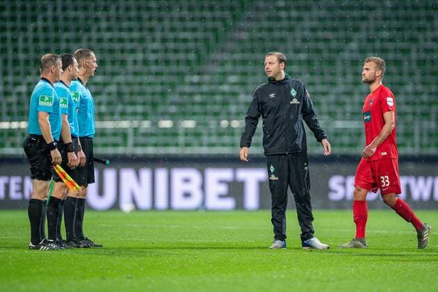GER, Werder Bremen vs FC Heidenheim, Football, Bundesliga Religation, 2019 2020, 02 07 2020 Felix Zwayer Referee , Florian Kohfeldt, Coach SV Werder Bremen , Timo Beermann FC Heidenheim, 33 , GER, Werder Bremen vs FC Heidenheim, Football, Bundesliga Religation, 2019 2020, 02 07 2020, DFB DFL regulations prohibit any use of photographs as image sequences and or quasi video , Foto EIBNER Sascha Walther Bremen Weser Stadion Hansestadt Bremen Deutschland Poolfoto Eibner Walther Pool ,EDITORIAL USE ONLY