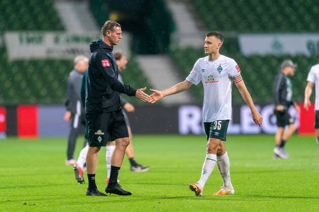 SV Werder Bremen vs 1 FC Heidenheim Relegation 01 02 07 2020 disappointed disappointed sad, Tim Borowski Co-Trainer SV Werder Bremen Maximilian Eggestein Werder Bremen 35 Sport nphgm001 Football 1 Bundesliga Season 19 20 Relegation 01 SV Werder Bremen vs 1 FC Heidenheim 02 07 2020 Foto gumzmedia nordphoto POOL DFL regulations prohibit any use of photographs as image sequences and or quasi video EDITORIAL USE ONLY National and international News Agencies OUT Bremen wohninvest Weserstadion Bremen GERMANY Poolfoto gumzmedia nordphoto ,EDITORIAL USE ONLY