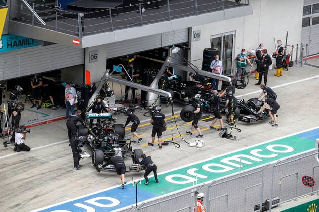 Motorsports: FIA Formula One World Championship, WM, Weltmeisterschaft 2020, Grand Prix of Austria, 44 Lewis Hamilton (GBR, Mercedes-AMG Petronas Formula One Team), 77 Valtteri Bottas (FIN, Mercedes-AMG Petronas Formula One Team), Spielberg Austria