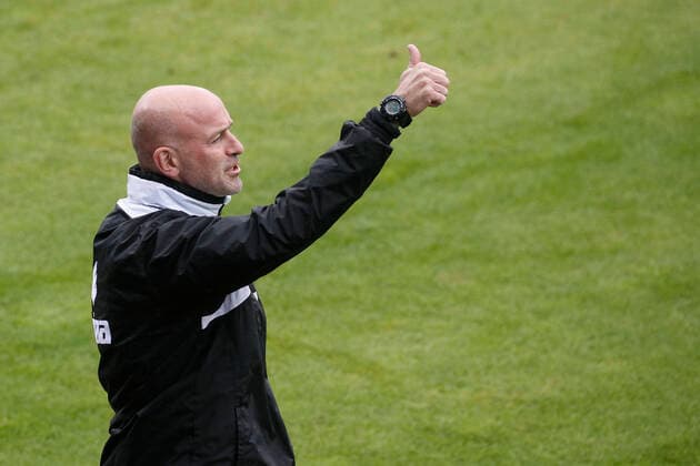 04 07 2020, Haensch Arena, Meppen, league match, 3 league, SV Meppen vs Eintracht Braunschweig, in the picture Marco Antwerp coach, Braunschweig with thumbs up Important note The DFB prohibits the use of sequence pictures on the Internet and in online media during the match including half-time Blocking period The DFB allows the publication and further use of the pictures on mobile devices especially MMS and via DVB H and DMB only after the end of the match SV Meppen vs Eintracht Braunschweig