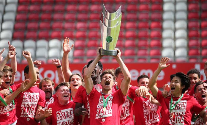 Bilder des Jahres 2020, Sport 07 Juli Sport Themen der Woche KW27 Sport Bilder des Tages FC Bayern München II ist Meister der 3. Liga, Sigerjubel, Fussball, 3. Liga: 1. FC Kaiserslautern - FC Bayern München II, 38. Spieltag am 04.07.2020, Saison 2019 20 im Fritz Walter Stadion Kaiserslautern, ZmdZ, ** Gemäß den Vorgaben der DFB 3. Liga ist es untersagt, in dem Stadion und oder vom Spiel angefertigte Fotoaufnahmen in Form von Sequenzbildern und oder videoähnlichen Fotostrecken zu verwerten bzw. verwerten zu lassen. DFB 3. Liga regulations prohibit any use of photographs as image sequences and or quasi-video. ** 1. FC Kaiserslautern - FC Bayern München II *** FC Bayern München II is Champion of the 3 League, Sigerjubel, Football, 3 Liga 1 FC Kaiserslautern FC Bayern München II, 38 Matchday on 04 07 2020, Season 2019 20 at Fritz Walter Stadion Kaiserslautern, ZmdZ, According to the rules of the DFB 3 Liga it is prohibited to use or have used photographs taken in the stadium and or of the match in the form of sequence images and or video-like photo sequences DFB 3 Liga regulations prohibit any use of photographs as image sequences and or quasi video 1 FC Kaiserslautern FC Bayern München II