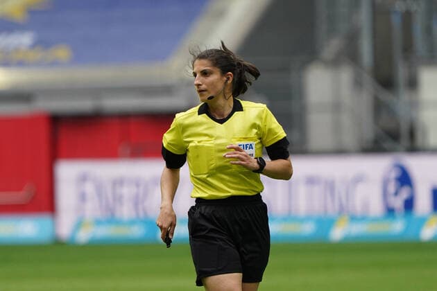 Soccer, 3 BL Season 2019 2020, KFC Uerdingen 05 vs FC Viktoria Köln , 04 07 2020, Merkur Spielarena Düsseldorf, Riem Hussein RefereeAction, single picture