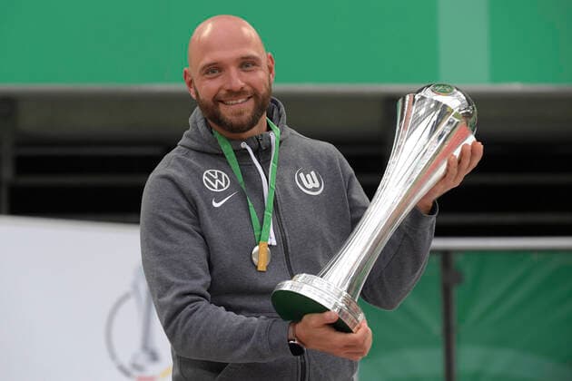 DFB Pokal Finale Frauen, VFL Wolfsburg vs SGS Essen, 04 07 2020 Coach Stephan LERCH WOB with Cup,Cup,Trophy, cheering,joy,enthusiasm, award ceremony football DFB Pokal Finale Frauen 2020, VfL Wolfsburg WOB SGS Essen E 4 2 i E, on 04 07 2020 in Cologne Germany Photo AnkeWaelischmiller Sven Simon Pool Rauch nordphoto Editorial use only DFB regulations prohibit any use of photographs as image sequences and or quasi video National and international news agencies out Cologne RheinEnergie Stadion NRW Germany, Germany Poolfoto SVEN SIMON Waelischmiller Pool R ,EDITORIAL USE ONLY