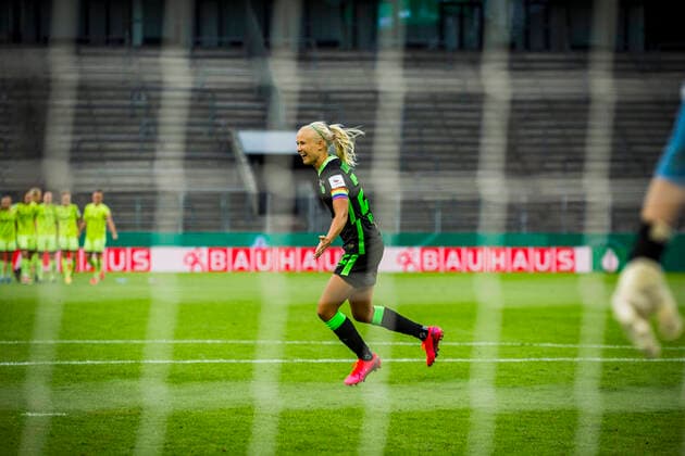 DFB Pokal Final Women, VFL Wolfsburg vs SGS Essen, 04 07 2020 Penalty Shooter Pernille Harder VfL Wolfsburg Women 22 meets final and lets Wolfsburg cheer, Sport nph00251 Football DFB Pokal Women Season 19 20 Final, VFL Wolfsburg vs SGS Essen, 04 07 2020 Photo Rauch nordphoto POOL EDITORIAL USE ONLY National and international News Agencies OUT Cologne RheinEnergieSTADION NRW GERMANY Poolfoto Rauch nordphoto ,EDITORIAL USE ONLY