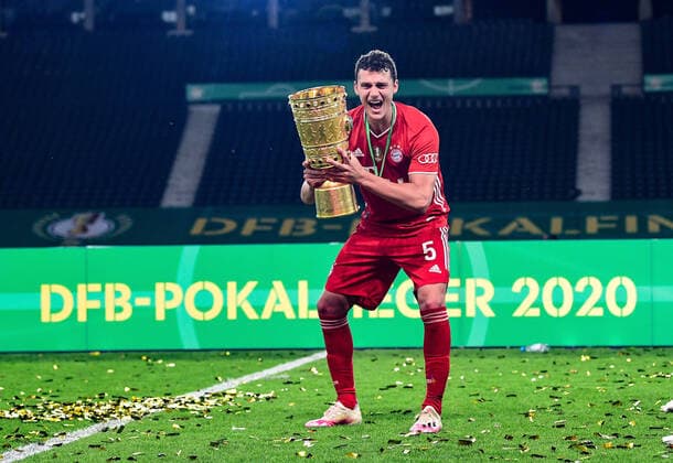 Football DFB Cup Final, Bayer 04 Leverkusen FC Bayern Muenchen 04 07 2020, xkvx, Football DFB Cup Final, Bayer 04 Leverkusen FC Bayern Muenchen emspor, v l Benjamin Pavard FC Bayern Muenchen with the CUP Photo Kevin Voigt Jan Huebner Pool DFL DFB REGULATIONS PROHIBIT ANY USE OF PHOTOGRAPHS as IMAGE SEQUENCES and or QUASI VIDEO Editorial Use ONLY, National and International News Agencies OUT Berlin Olympiastadion Berlin Germany DE Poolfoto Kevin Voigt Jan Huebner Pool ,EDITORIAL USE ONLY