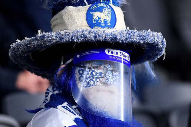 Bilder des Jahres 2020, Sport 07 Juli Sport Themen der Woche KW27 NRL BULLDOGS RABBITOHS, A Bulldogs supporter is seen in the crowd ahead of the Round 8 NRL match between the Canterbury-Bankstown Bulldogs and the South Sydney Rabbitohs at Bankwest Stadium in Sydney, Sunday, July 5, 2020. ( NO ARCHIVING, EDITORIAL USE ONLY, NO USE IN BOOKS WITHOUT CONSENT SYDNEY NSW AUSTRALIA  Copyright: xDANxHIMBRECHTSx 20200705001478167416