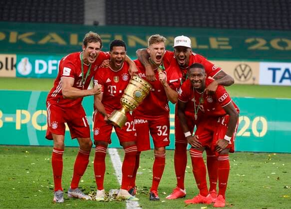 Final German Football Trophy FC BAYERN MUENCHEN BAYER 04 LEVERKUSEN 4 2 Berlin, Germany, 4 th July 2020, Celebration winner ceremony Leon GORETZKA, FCB 18 Serge GNABRY, FCB 22 Joshua KIMMICH, FCB 32 Jerome BOATENG FCB 17 David ALABA, FCB 27 with trophy, at the DFB Pokal Final match FC BAYERN MUENCHEN BAYER 04 LEVERKUSEN 4 2 in season 2019 2020 , FCB Foto Hans Rauchensteiner Pool via Peter Schatz DFB REGULATIONS PROHIBIT ANY USE OF PHOTOGRAPHS as IMAGE SEQUENCES and or QUASI VIDEO National and international News Agencies OUT Editorial Use ONLY Berlin Olympic Stadium Berlin Germany Poolfoto Hans Rauchensteiner Pool via Peter Schatz ,EDITORIAL USE ONLY