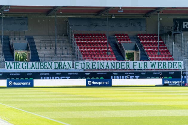 1 FC Heidenheim vs SV Werder Bremen Relegation 02 06 07 2020 Feature before the 2 relegation game Werder employees fastened the BANNER WIR GLAUBEN DRAN FÜR EINANDER FÜR EINERDER Sport nphgm001 Football 1 Bundesliga season 19 20 Relegation 02 1 FC Heidenheim vs SV Werder Bremen 06 07 2020 Foto gumzmedia nordphoto POOL DFL regulations prohibit any use of photographs as image sequences and or quasi video EDITORIAL USE ONLY National and international News Agencies OUT Heidenheim Voith Arena BW GERMANY Poolfoto gumzmedia nordphoto ,EDITORIAL USE ONLY