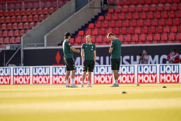 1 FC Heidenheim vs SV Werder Bremen Relegation 02 06 07 2020 Davy Klaassen Werder Bremen 30 , Niclas Füllkrug Fuellkrug Werder Bremen 11 , Sebastian Langkamp Werder Bremen 15 , before the match in the stadium Sport nphgm001 Football 1 Bundesliga Season 19 20 Relegation 02 1 FC Heidenheim vs SV Werder Bremen 06 07 2020 Foto gumzmedia nordphoto POOL DFL regulations prohibit any use of photographs as image sequences and or quasi video EDITORIAL USE ONLY National and international News Agencies OUT Heidenheim Voith Arena BW GERMANY Poolfoto gumzmedia nordphoto ,EDITORIAL USE ONLY