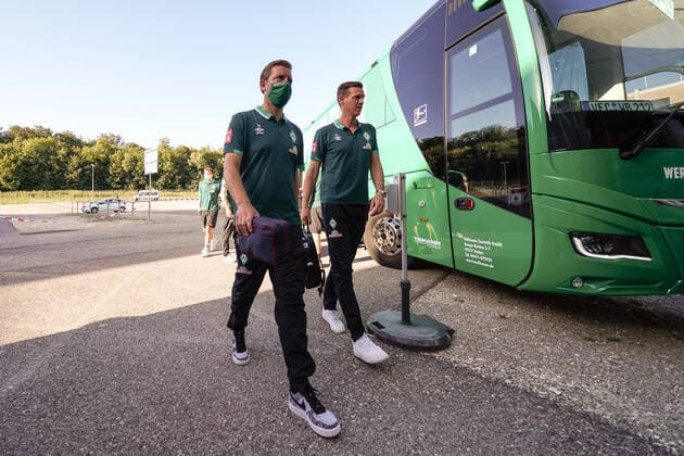 1 FC Heidenheim vs SV Werder Bremen Relegation 02 06 07 2020 Coach team arrives at the stadium Florian Kohfeldt Coach SV Werder Bremen , Tim Borowski Co-Trainer SV Werder Bremen re Sport nphgm001 Football 1 Bundesliga Season 19 20 Relegation 02 1 FC Heidenheim vs SV Werder Bremen 06 07 2020 Foto gumzmedia nordphoto POOL DFL regulations prohibit any use of photographs as image sequences and or quasi video EDITORIAL USE ONLY National and international News Agencies OUT Heidenheim Voith Arena BW GERMANY Poolfoto gumzmedia nordphoto ,EDITORIAL USE ONLY