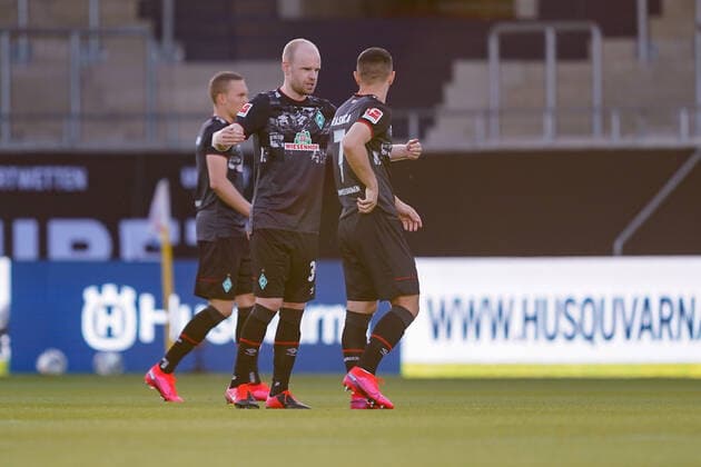 1 FC Heidenheim vs SV Werder Bremen Relegation 02 06 07 2020 Werder Bremen in new jersey, Davy Klaassen Werder Bremen 30 , Milot Rashica Werder Bremen 07 , Ludwig Augustinsson Werder Bremen 05 Sport nphgm001 Football 1 Bundesliga Season 19 20 Relegation 02 1 FC Heidenheim vs SV Werder Bremen 06 07 2020 Foto gumzmedia nordphoto POOL DFL regulations prohibit any use of photographs as image sequences and or quasi video EDITORIAL USE ONLY National and international News Agencies OUT Heidenheim Voith Arena BW GERMANY Poolfoto gumzmedia nordphoto ,EDITORIAL USE ONLY