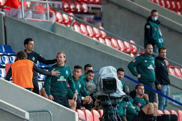 GER, FC Heidenheim vs. Werder Bremen, football, Bundesliga Religation, 2019 2020, 06 07 2020 Excitement at the Bremen substitutes, GER, FC Heidenheim vs. Werder Bremen, football, Bundesliga Religation, 2019 2020, 06 07 2020, DFB DFL regulations prohibit any use of photographs as image sequences and or quasi video , Foto EIBNER Sascha Walther Heidenheim Voith Arena Baden Wuerttemberg Germany Poolfoto Eibner Walther Pool ,EDITORIAL USE ONLY