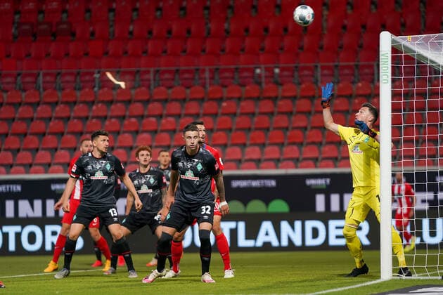 1 FC Heidenheim vs SV Werder Bremen Relegation 02 06 07 2020 Jiri Pavlenka Werder Bremen 01 , Marco Friedl Werder Bremen 32 , Milos Veljkovic Werder Bremen 13 Sport nphgm001 Football 1 Bundesliga Season 19 20 Relegation 02 1 FC Heidenheim vs SV Werder Bremen 06 07 2020 Foto gumzmedia nordphoto POOL DFL regulations prohibit any use of photographs as image sequences and or quasi video EDITORIAL USE ONLY National and international News Agencies OUT Heidenheim Voith Arena BW GERMANY Poolfoto gumzmedia nordphoto ,EDITORIAL USE ONLY