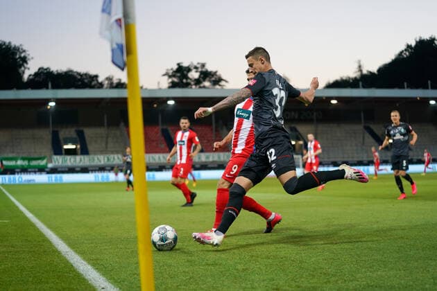 1 FC Heidenheim vs SV Werder Bremen Relegation 02 06 07 2020 Stefan Schimmer 1 FC Heidenheim 1846 09 , Marco Friedl Werder Bremen 32 Sport nphgm001 Football 1 Bundesliga season 19 20 Relegation 02 1 FC Heidenheim vs SV Werder Bremen 06 07 2020 Foto gumzmedia nordphoto POOL DFL regulations prohibit any use of photographs as image sequences and or quasi video EDITORIAL USE ONLY National and international News Agencies OUT Heidenheim Voith Arena BW GERMANY Poolfoto gumzmedia nordphoto ,EDITORIAL USE ONLY