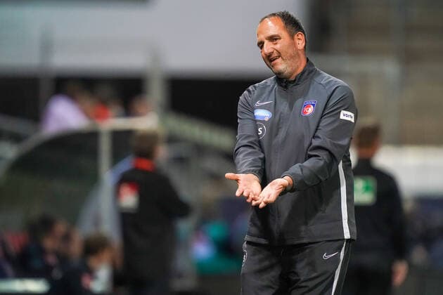 1 FC Heidenheim vs SV Werder Bremen Relegation 02 06 07 2020 Frank Schmidt 1 FC Heidenheim 1846 Trainer, Head Coach Sport nphgm001 Football 1 Bundesliga Season 19 20 Relegation 02 1 FC Heidenheim vs SV Werder Bremen 06 07 2020 Foto gumzmedia nordphoto POOL DFL regulations prohibit any use of photographs as image sequences and or quasi video EDITORIAL USE ONLY National and international News Agencies OUT Heidenheim Voith Arena BW GERMANY Poolfoto gumzmedia nordphoto ,EDITORIAL USE ONLY