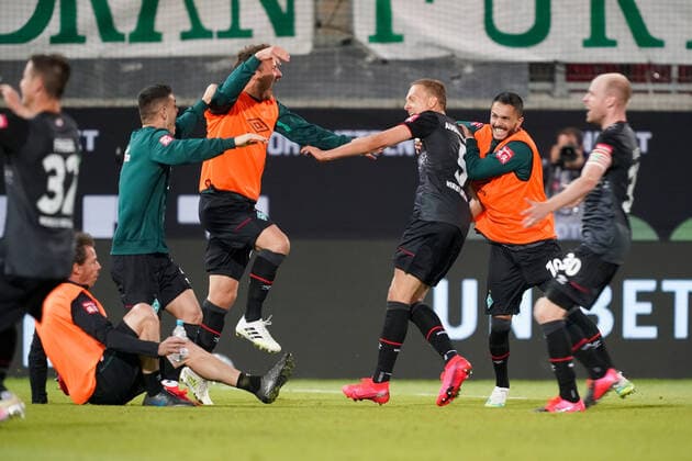 1 FC Heidenheim vs SV Werder Bremen Relegation 02 06 07 2020 Cheers Werder Bremen Class retention after the 2 2, Milot Rashica Werder Bremen 07 , Ludwig Augustinsson Werder Bremen 05 , Leonardo Bittencourt Werder Bremen 10 , Davy Klaassen Werder Bremen 30 , Günther Guenther Stoxreiter Athletics Trainer Werder Bremen Sport nphgm001 Football 1 Bundesliga Season 19 20 Relegation 02 1 FC Heidenheim vs SV Werder Bremen 06 07 2020 Foto gumzmedia nordphoto POOL DFL regulations prohibit any use of photographs as image sequences and or quasi video EDITORIAL USE ONLY National and international News Agencies OUT Heidenheim Voith Arena BW GERMANY Poolfoto gumzmedia nordphoto ,EDITORIAL USE ONLY