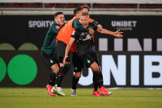 1 FC Heidenheim vs SV Werder Bremen Relegation 02 06 07 2020 Cheers Werder Bremen Class retention after the 2 2, Ludwig Augustinsson Werder Bremen 05 , Leonardo Bittencourt Werder Bremen 10 , Milot Rashica Werder Bremen 07 , Philipp Bargfrede Werder Bremen 44 Sport nphgm001 Football 1 Bundesliga Season 19 20 Relegation 02 1 FC Heidenheim vs SV Werder Bremen 06 07 2020 Foto gumzmedia nordphoto POOL DFL regulations prohibit any use of photographs as image sequences and or quasi video EDITORIAL USE ONLY National and international News Agencies OUT Heidenheim Voith Arena BW GERMANY Poolfoto gumzmedia nordphoto ,EDITORIAL USE ONLY