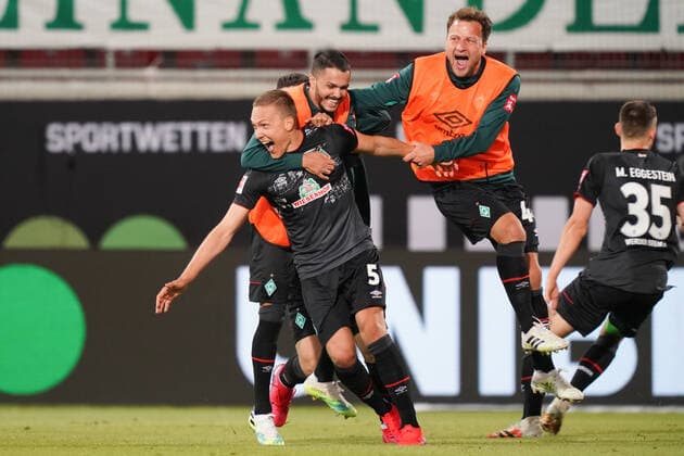 1 FC Heidenheim vs SV Werder Bremen Relegation 02 06 07 2020 Cheers Werder Bremen Class retention after the 2 2, Ludwig Augustinsson Werder Bremen 05 , Philipp Bargfrede Werder Bremen 44 , Leonardo Bittencourt Werder Bremen 10 , Maximilian Eggestein Werder Bremen 35 Sport nphgm001 Football 1 Bundesliga Season 19 20 Relegation 02 1 FC Heidenheim vs SV Werder Bremen 06 07 2020 Foto gumzmedia nordphoto POOL DFL regulations prohibit any use of photographs as image sequences and or quasi video EDITORIAL USE ONLY National and international News Agencies OUT Heidenheim Voith Arena BW GERMANY Poolfoto gumzmedia nordphoto ,EDITORIAL USE ONLY