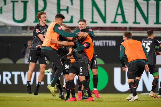 1 FC Heidenheim vs SV Werder Bremen Relegation 02 06 07 2020 Jubilee Werder Bremen Class retention after the 2 2, Davie Selke SV Werder Bremen 09 , Joshua Sargent Werder Bremen 19 , Milot Rashica Werder Bremen 07 , Ludwig Augustinsson Werder Bremen 05 Sport nphgm001 Football 1 Bundesliga Season 19 20 Relegation 02 1 FC Heidenheim vs SV Werder Bremen 06 07 2020 Foto gumzmedia nordphoto POOL DFL regulations prohibit any use of photographs as image sequences and or quasi video EDITORIAL USE ONLY National and international News Agencies OUT Heidenheim Voith Arena BW GERMANY Poolfoto gumzmedia nordphoto ,EDITORIAL USE ONLY