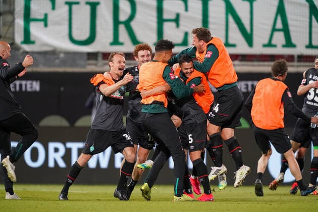 1 FC Heidenheim vs SV Werder Bremen Relegation 02 06 07 2020 Jubilee Werder Bremen Class retention after the 2 2, Davie Selke SV Werder Bremen 09 , Joshua Sargent Werder Bremen 19 , Milot Rashica Werder Bremen 07 , Ludwig Augustinsson Werder Bremen 05 , Christian Groß Gross Werder Bremen 36 Sport nphgm001 Football 1 Bundesliga season 19 20 Relegation 02 1 FC Heidenheim vs SV Werder Bremen 06 07 2020 Foto gumzmedia nordphoto POOL DFL regulations prohibit any use of photographs as image sequences and or quasi video EDITORIAL USE ONLY National and international News Agencies OUT Heidenheim Voith Arena BW GERMANY Poolfoto gumzmedia nordphoto ,EDITORIAL USE ONLY