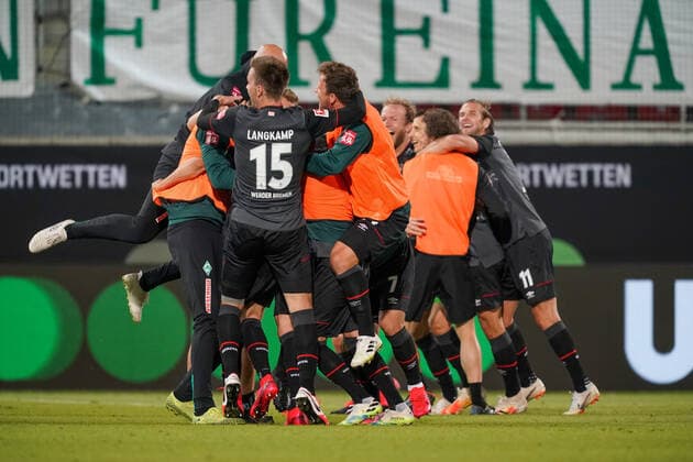 1 FC Heidenheim vs SV Werder Bremen Relegation 02 06 07 2020 Jubilee Werder Bremen Class retention after the 2 2, Davie Selke SV Werder Bremen 09 , Joshua Sargent Werder Bremen 19 , Milot Rashica Werder Bremen 07 , Ludwig Augustinsson Werder Bremen 05 , Christian Groß Gross Werder Bremen 36 Sport nphgm001 Football 1 Bundesliga season 19 20 Relegation 02 1 FC Heidenheim vs SV Werder Bremen 06 07 2020 Foto gumzmedia nordphoto POOL DFL regulations prohibit any use of photographs as image sequences and or quasi video EDITORIAL USE ONLY National and international News Agencies OUT Heidenheim Voith Arena BW GERMANY Poolfoto gumzmedia nordphoto ,EDITORIAL USE ONLY