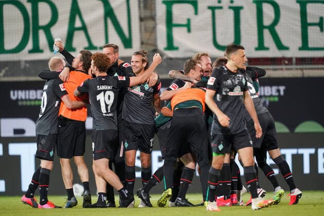 1 FC Heidenheim vs SV Werder Bremen Relegation 02 06 07 2020 Jubilee Werder Bremen Class retention after the 2 2, Davie Selke SV Werder Bremen 09 , Joshua Sargent Werder Bremen 19 , Milot Rashica Werder Bremen 07 , Ludwig Augustinsson Werder Bremen 05 , Christian Groß Gross Werder Bremen 36 Sport nphgm001 Football 1 Bundesliga season 19 20 Relegation 02 1 FC Heidenheim vs SV Werder Bremen 06 07 2020 Foto gumzmedia nordphoto POOL DFL regulations prohibit any use of photographs as image sequences and or quasi video EDITORIAL USE ONLY National and international News Agencies OUT Heidenheim Voith Arena BW GERMANY Poolfoto gumzmedia nordphoto ,EDITORIAL USE ONLY