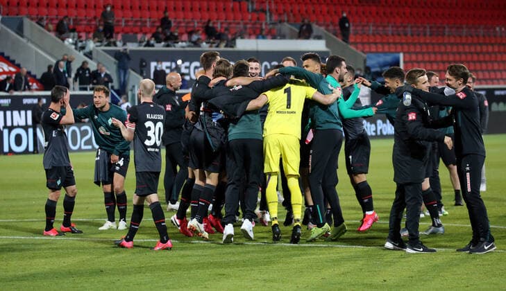 Relegation 1 FC Heidenheim SV Werder Bremen Jubilee SV Werder Bremen Germany, Heidenheim, 06 07 2020, Football, Bundesliga, Season 2019 2020, Relegation, 1 FC Heidenheim SSV Jahn Regensburg DFL DFB REGULATIONS PROHIBIT ANY USE OF PHOTOGRAPHS AS IMAGE AND OR QUASI VIDEO Photo Press Photo Rudel Robin Rudel Pool Press Photo Rudel Heidenheim Baden Württemberg Germany Poolfoto Pressefoto Rudel Robin Rudel Poo ,EDITORIAL USE ONLY