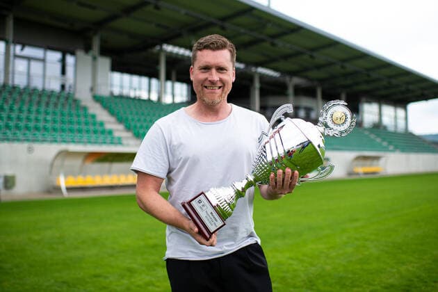 08 07 2020 Football, Regionalliga West, 2019 2020, SV Rödinghausen is crowned champion of the Regionalliga West In the picture Co Coach Sebastian Block with the Champions Cup Photo Noah Wedel Rödinghausen North Rhine-Westphalia Germany Häcker Wiehenstadion