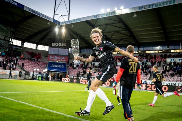 Bilder des Jahres 2020, Sport 07 Juli Sport Themen der Woche KW28 Sport Bilder des Tages - Spieler des FC Midtjylland feier Meisterschaft - FC Midtjyllands Alexsander Scholz jubler efter Superliga-kampen mellem FC Midtjylland og FC Koebenhavn paa MCH Arena i Herning, torsdag den 9. juli 2020. FCM vinder kampen 3-1 og er Danmarksmestre.. , Herning  Copyright: RitzauxScanpix MadsxClausxRasmussenx Cop103 spdk20200709-223935-L