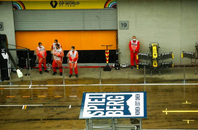 Motorsports: FIA Formula One World Championship, WM, Weltmeisterschaft 2020, Grand Prix of Styria, Pit lane, heavy rain Spielberg Austria