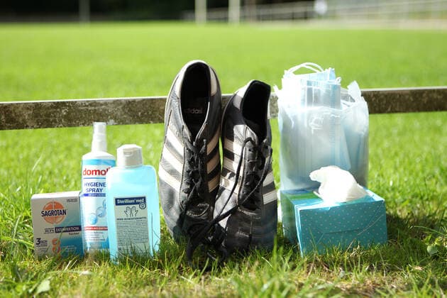 Soccer in the Coronacrise, Amateur soccer in the Coronacrise, Soccer and hygiene rules, Closed sports facility, Symbol picture Soccer in the Coronacrise, Wandsbek Hamburg