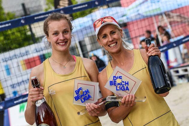 Bilder des Jahres 2020, Sport 07 Juli Sport Themen der Woche KW28 Sport Bilder des Tages Die Beach Liga 2020, 11.07.2020 Svenja Mueller, Karla Borger; Die Beach Liga 2020 am 11.07.2020, Duesseldorf. *** The Beach League 2020, 11 07 2020 Svenja Mueller, Karla Borger The Beach League 2020 on 11 07 2020, Duesseldorf Copyright: xBEAUTIFULxSPORTS PeterxWeberx
