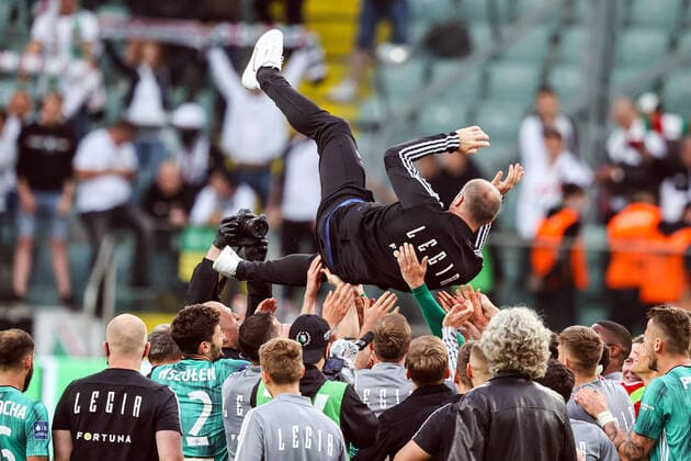 Bilder des Jahres 2020, Sport 07 Juli Sport Themen der Woche KW28 Sport Bilder des Tages 11.07.2020 - Legia Warschau ist polnischer Meister - WARSZAWA, LAZIENKOWSKA ( POLAND ) PILKA NOZNA ( FOOTBALL ) PKO BANK POLSKI EKSTRAKLASA SEZON 2019 2020 ( POLISH TOP LEAGUE ) GRUPA MISTRZOWSKA ¨MECZ LEGIA WARSZAWA - CRACOVIA ( GAME )¨¨NZ ALEKSANDAR VUKOVIC - TRENER, HEAD COACH LEGIA WARSZAWA LEGIA MISTRZ RADOSC, FETA¨¨FOTO LUKASZ GROCHALA CYFRASPORT NEWSPIX.PL --- Newspix.pl  20200711CSLG0052