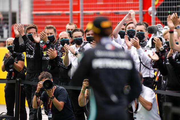 Motorsports: FIA Formula One World Championship, WM, Weltmeisterschaft 2020, Grand Prix of Styria, Mechanic of Mercedes-AMG Petronas Formula One Team Spielberg Austria