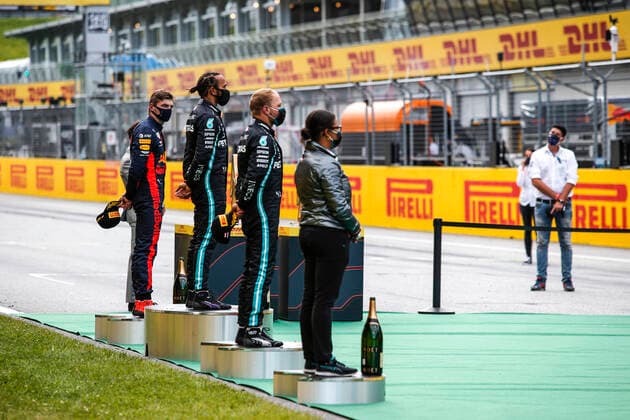 Motorsports: FIA Formula One World Championship, WM, Weltmeisterschaft 2020, Grand Prix of Styria, 33 Max Verstappen (NLD, Aston Martin Red Bull Racing), 44 Lewis Hamilton (GBR, Mercedes-AMG Petronas Formula One Team), 77 Valtteri Bottas (FIN, Mercedes-AMG Petronas Formula One Team), Spielberg Austria
