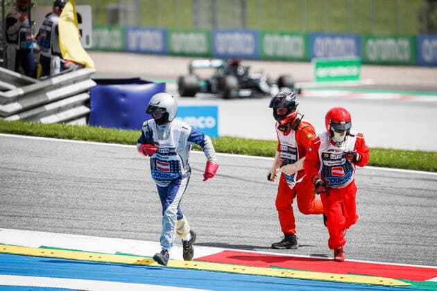 Motorsports: FIA Formula One World Championship, WM, Weltmeisterschaft 2020, Grand Prix of Styria, Track Marshall, Streckenposten Spielberg Austria
