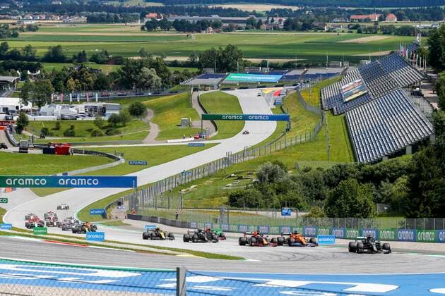 Motorsports: FIA Formula One World Championship, WM, Weltmeisterschaft 2020, Grand Prix of Styria, Start, 44 Lewis Hamilton (GBR, Mercedes-AMG Petronas Formula One Team), 33 Max Verstappen (NLD, Aston Martin Red Bull Racing), 55 Carlos Sainz (ESP, McLaren F1 Team), Spielberg Austria