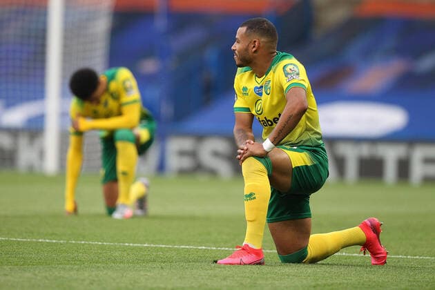 Chelsea v Norwich City Premier League Jamal Lewis of Norwich and Onel Hernandez of Norwich take a knee before the Premier League match at Stamford Bridge, London Content Not Available For UK Newspapers Copyright: xPaulxChestertonx FIL-14430-0088
