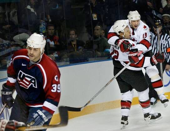 020223 Winter Olympics 2002, Ice hockey, Eishockey Gold medalists Jarmone Iginla and Steve Yzerman of Canada celebrate while Doug Weight of USA is dejected during the final against USA at The Winter Olympic Games, Olympische Spiele, Olympia, OS on February 23, 2002 in Salt Lake City, USA. BILDBYRAN  Copyright: ANDREASxHILLERGREN BB020223BB093