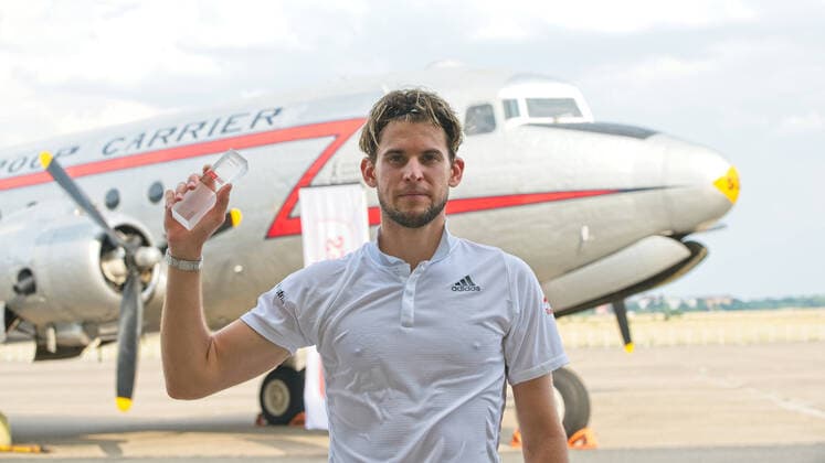 Bilder des Jahres 2020, Sport 07 Juli Sport Themen der Woche KW29 Sport Bilder des Tages Domenic Thiem gewinnt das Turnier - Sieger, Freude - Tennis bett1aces - Berlin Tempelhof - Hangar 6, 19.07.2020, GER, Berlin, Tennis bett1aces, Sinner vs Domenic Thiem, 19.07.2020 Berlin *** Domenic Thiem wins the tournament Winner, Joy Tennis bett1aces Berlin Tempelhof Hangar 6, 19 07 2020, GER, Berlin, Tennis bett1aces, Sinner vs Domenic Thiem, 19 07 2020 Berlin Copyright: xUwexKoch xEibner-Pressefotox EP_ukh