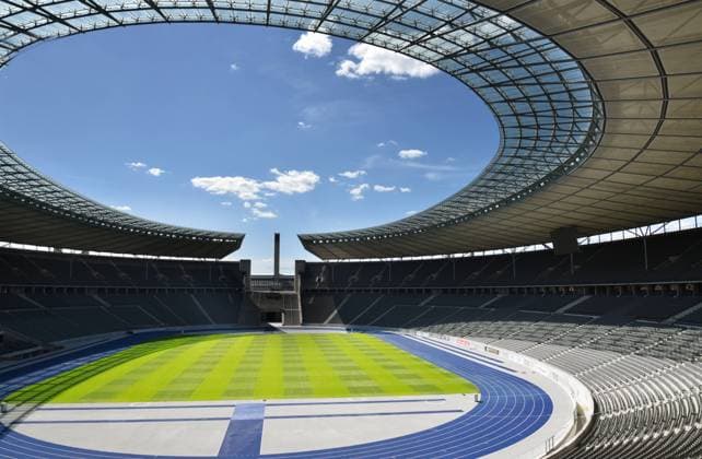 Corona Coronavirus COVID 19 Berlin stands still, recorded on 20 May 2020 The Olympic Stadium in Berlin Charlottenburg, home of Bundesliga football team Hertha BSC Berlin On 22 May, the ghost game against 1 FC Union Berlin will take place on the sacred turf in the stadium Stadium, Bundesliga, East Goal, Olympic Rings, empty stands, turf Copyright: KittyxKleist-Heinrichx