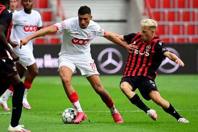 LIEGE, BELGIUM - JULY 25 : Selim Amallah midfielder of Standard Liege battles for the ball with Kasper Dolberg forward of Nice during a pre season friendly game between Standard de Liege and OGC Nice on July 25, 2020 in Liege, Belgium, 25 07 2020 ( Photo by Peter De Voecht Photonews FOOTBALL : Standard de Liege vs OGC Nice - 25 07 2020 PHOTONEWS PANORAMIC 