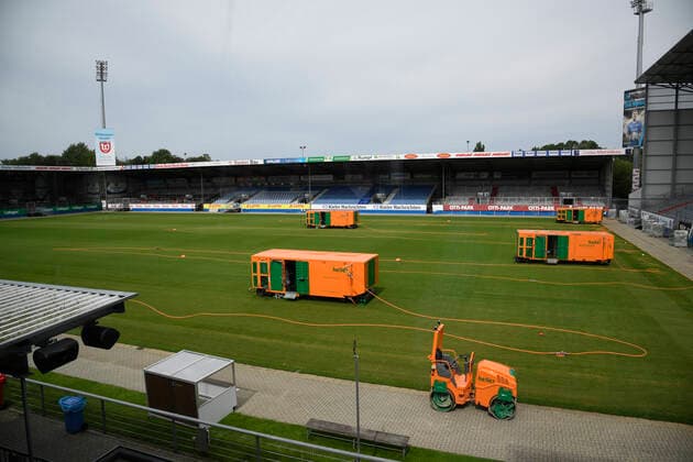 The combination of natural turf and artificial turf is working at Holstein Kiel The hybrid turf is considered to be very robust and ensures that the playing surface lasts longer, Football, Men, Holstein Kiel, Outlook 2020 season 2021, 27 07 20 Kiel Holstein Stadium Schleswig Holstein Germany