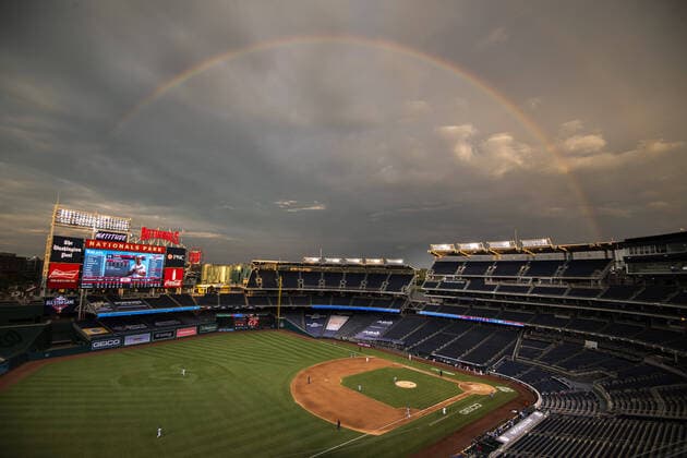 Bilder des Jahres 2020, Sport 07 Juli Sport Themen der Woche KW31 Sport Bilder des Tages A rainbow is seen over Nationals Park as the Nationals play the Toronto Blue Jays on Tuesday, July 28, 2020 in Washington, DC.  WAP20200728318 KEVINxDIETSCH