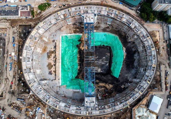 Bilder des Jahres 2020, Sport 07 Juli Sport Themen der Woche KW31 Sport Bilder des Tages MOSCOW, RUSSIA - JULY 29, 2020: An aerial view of Olympiysky Sports Complex during reconstruction. The reconstruction work began on 1 July 2019. Upon completion of the reconstruction in 2022, the sports complex will include a concert hall, a jogging centre, a fitness centre, a spa centre, and a cinema. Sergei Bobylev TASS  0102728963st