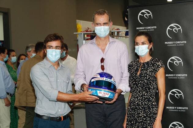 Bilder des Jahres 2020, Sport 07 Juli Sport Themen der Woche KW31 Sport Bilder des Tages Spanish King Felipe VI and Letizia Ortiz with driver Fernando Alonso during a visit to Fernando Alonso Museum in Gijon, Asturias on Thursday, 29 July 2020. Cordon Press  xx xx