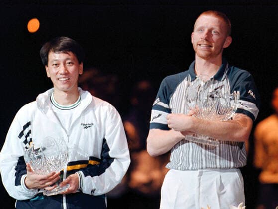 Boris Becker at the award ceremony 1 1995 Messehalle Frankfurt Winner of the ATP Final 1995 Boris Becker with the finalist Michael Chang at the award ceremony, TE191195Becker11 jpg, Frankfurt Germany , Copyright: xThomasxExlerx