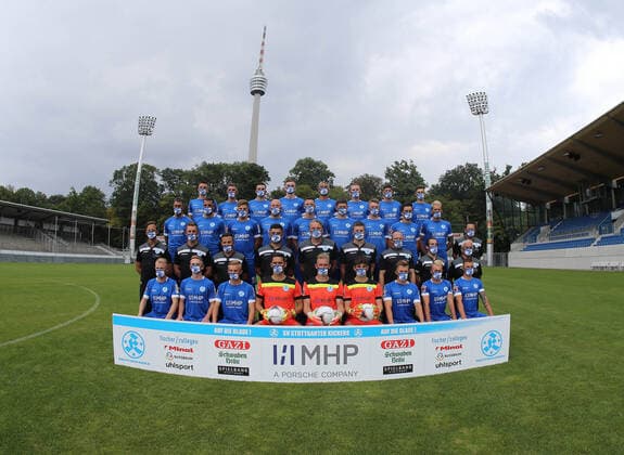 03 08 20 Stuttgarter Kickers Photo session Germany, Stuttgart, 03 08 2020, Football, Oberliga BW, Season 2020 2021, Photo session, Stuttgarter Kickers players with respirators at the team photo