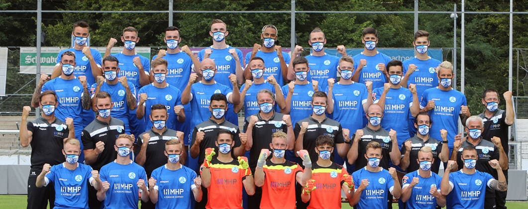03 08 20 Stuttgarter Kickers Photo session Germany, Stuttgart, 03 08 2020, Football, Oberliga BW, Season 2020 2021, Photo session, Stuttgarter Kickers players with respirators at the team photo